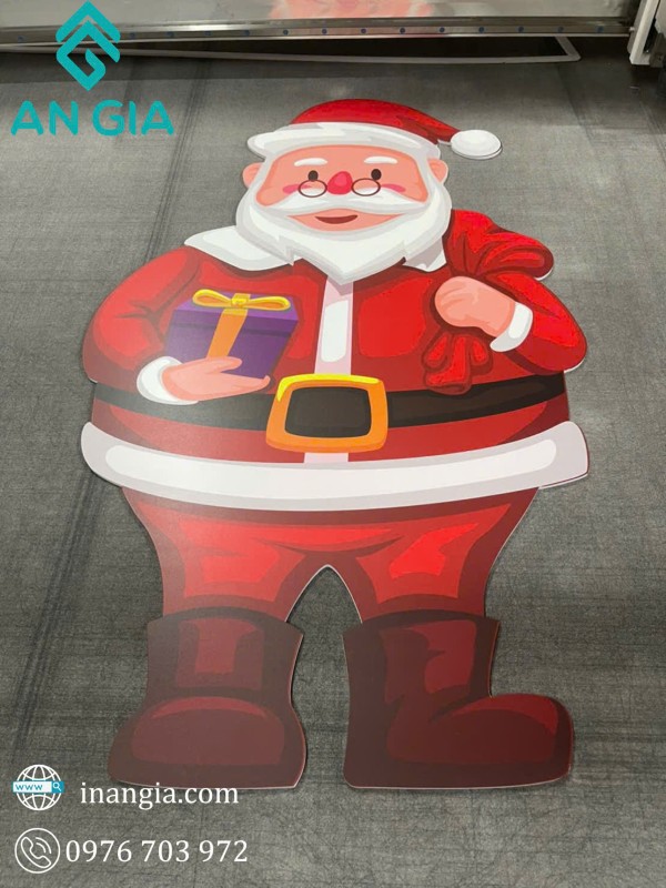 Standee mô hình Ông già Noel khổ lớn trang trí Giáng sinh đẹp